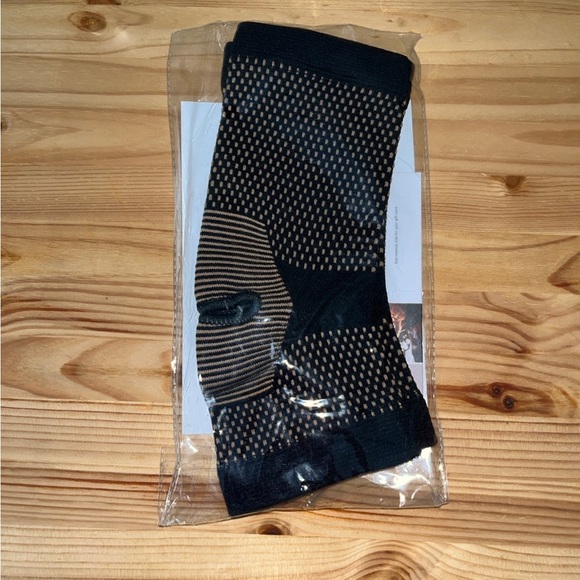 Copper infused compression ankle brace 2 pack. Sharper image size medium. - Picture 2 of 2